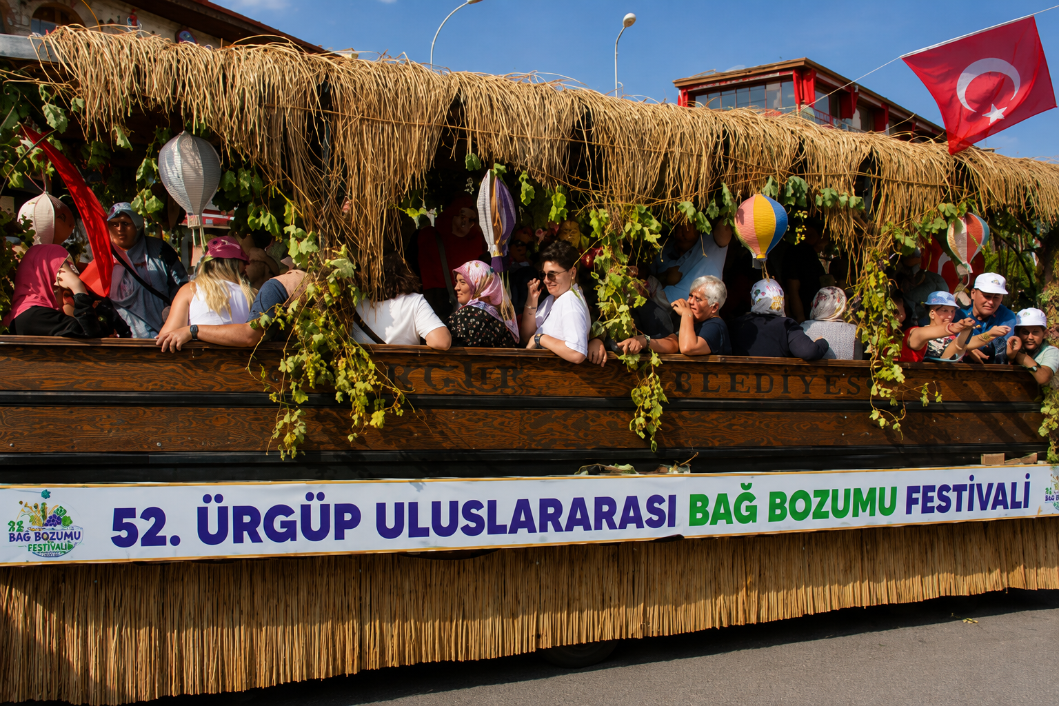 Geçmiş yılların Ürgüp Uluslararası Bağ Bozumu Festivali görselleri