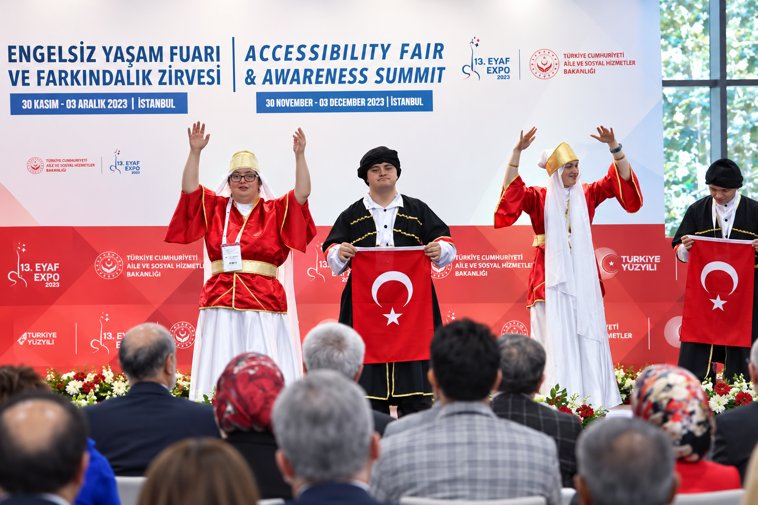 Geçmiş yılların Engelsiz Yaşam Zirvesi görselleri