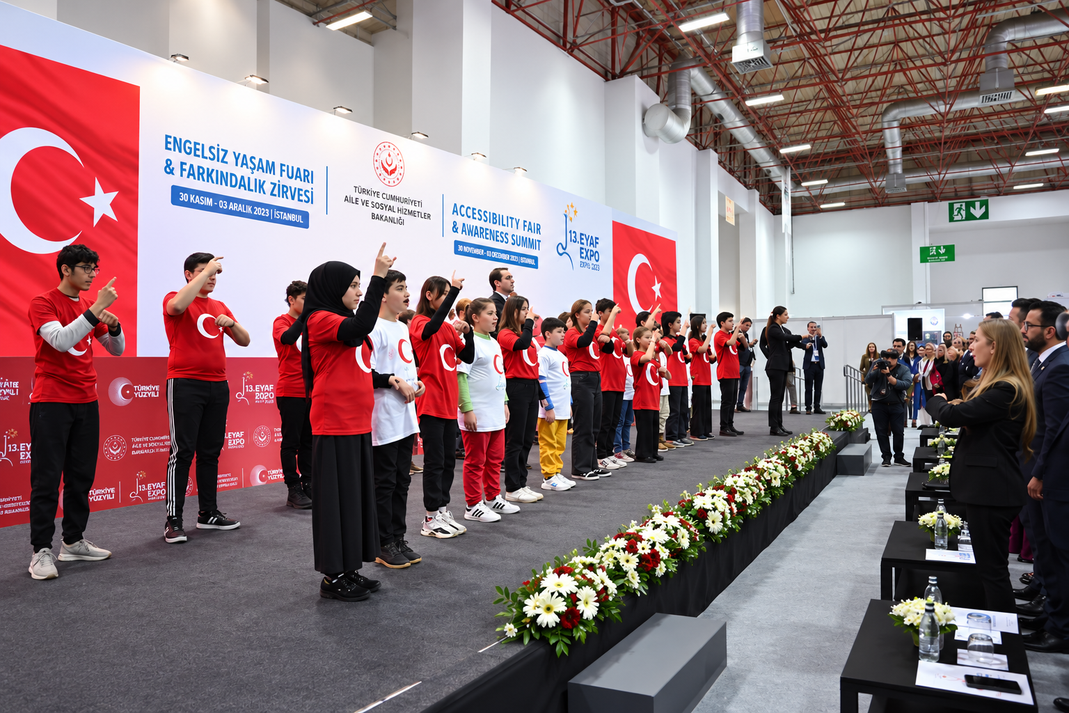 Geçmiş yılların Engelsiz Yaşam Zirvesi görselleri