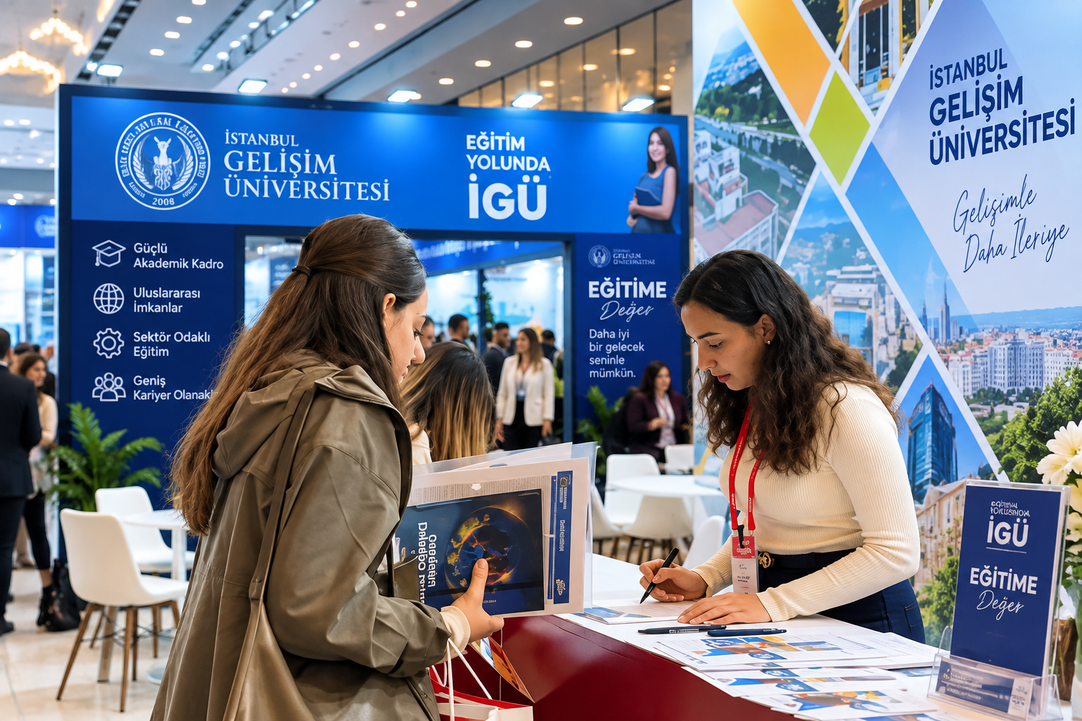 Geçmiş yılların İstanbul Eğitim ve Kariyer Fuarı görselleri