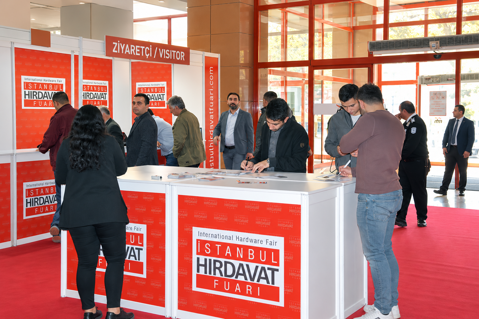 Geçmiş yılların Uluslararası İstanbul Hırdavat Fuarı görselleri