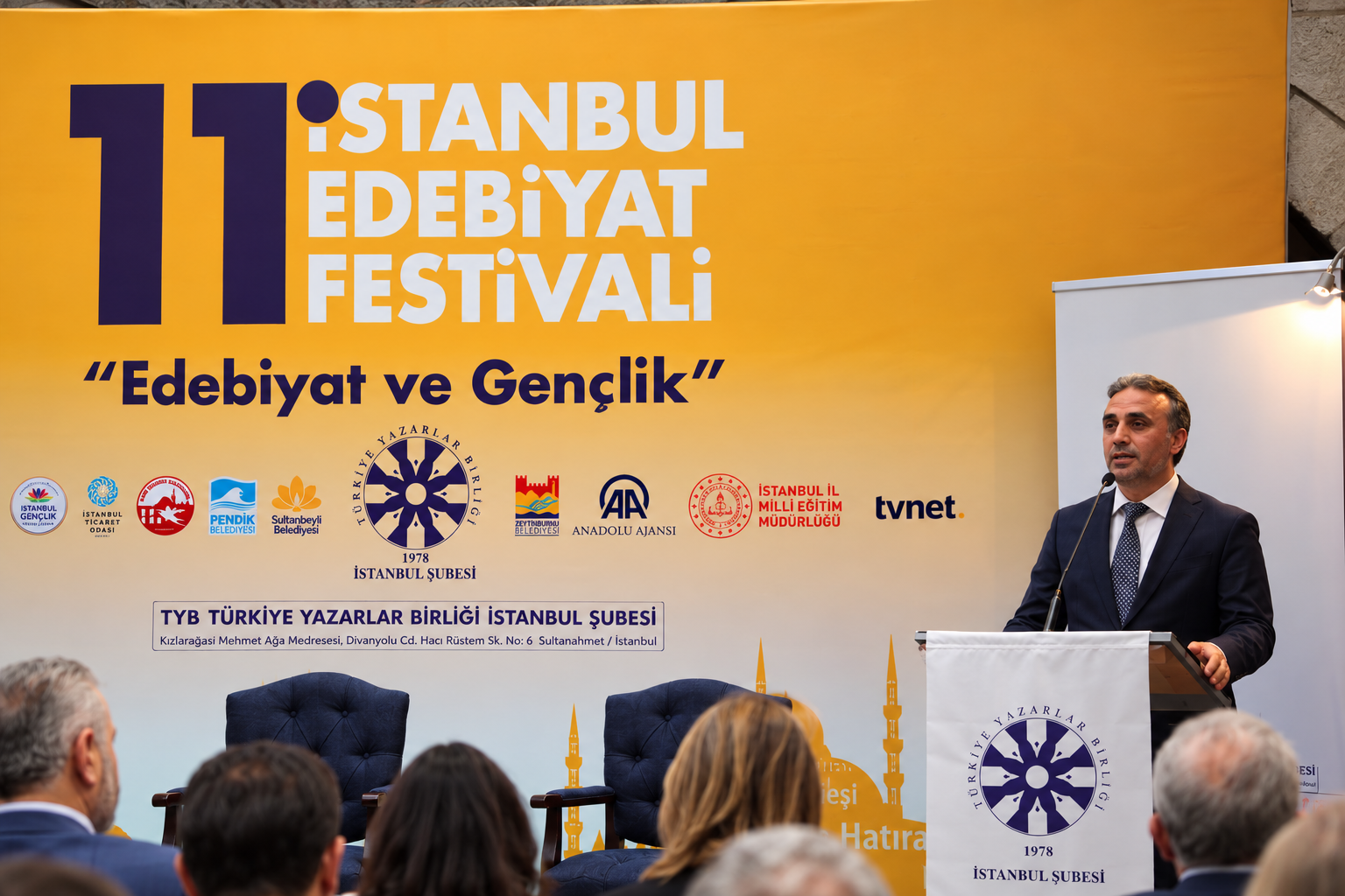 Geçmiş yılların İstanbul Uluslararası Edebiyat Festivali görselleri