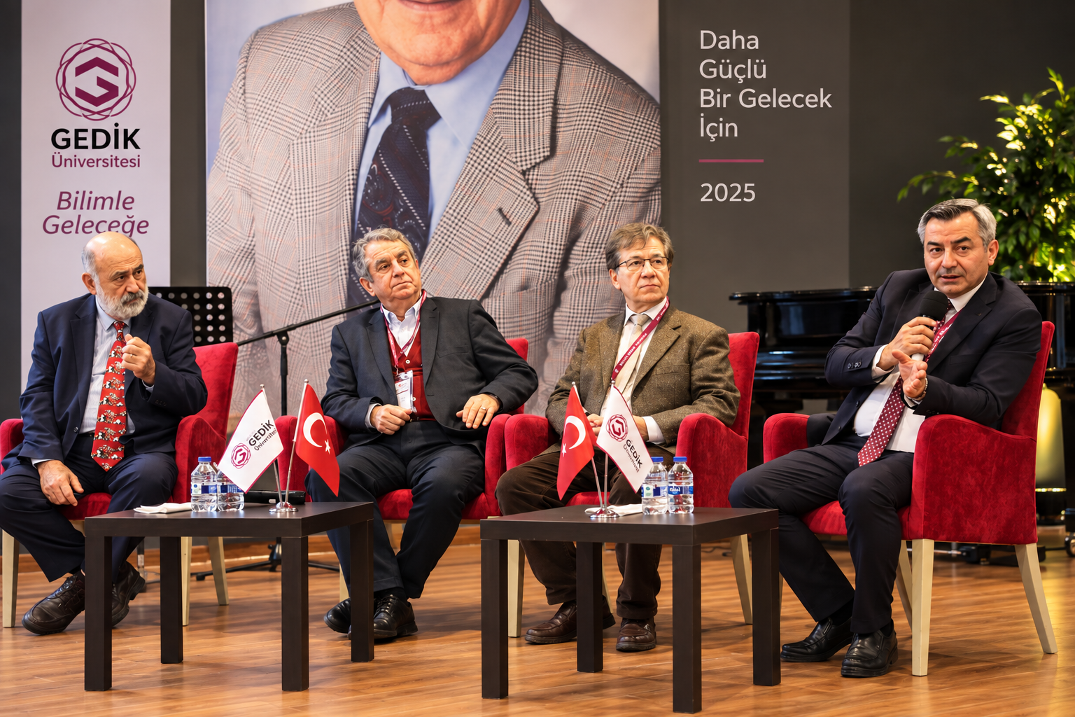 Geçmiş yılların Enerji Dönüşümü ve Sürdürülebilirlik Konferansı görselleri