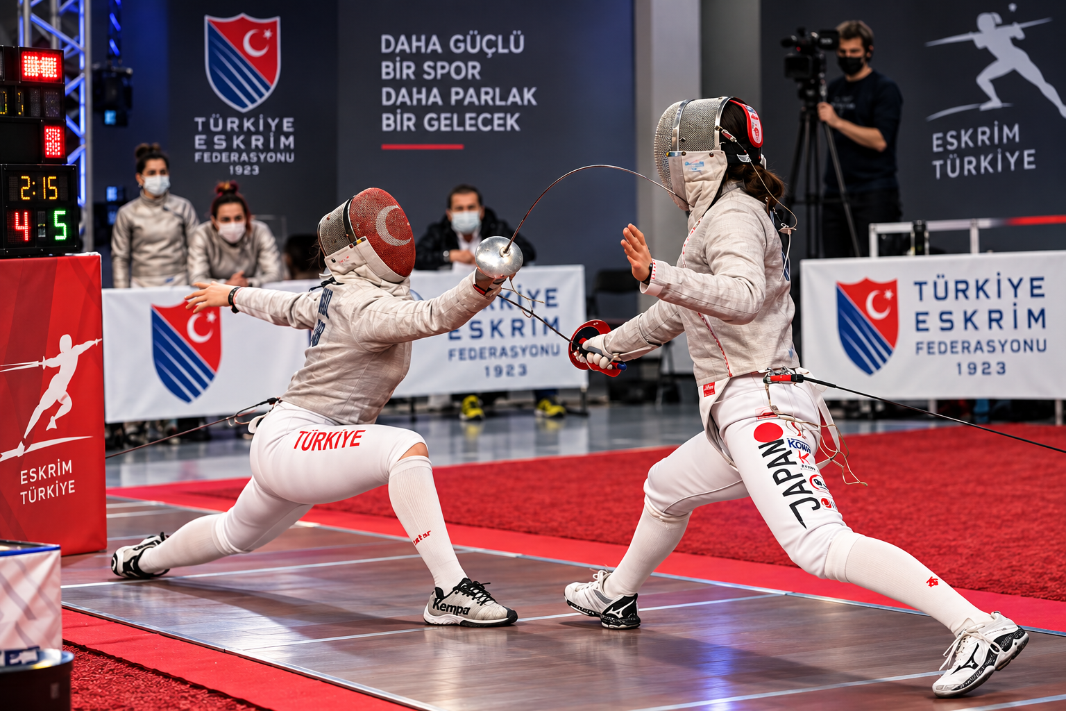 Geçmiş yılların Büyükler Flöre Dünya Kupası görselleri