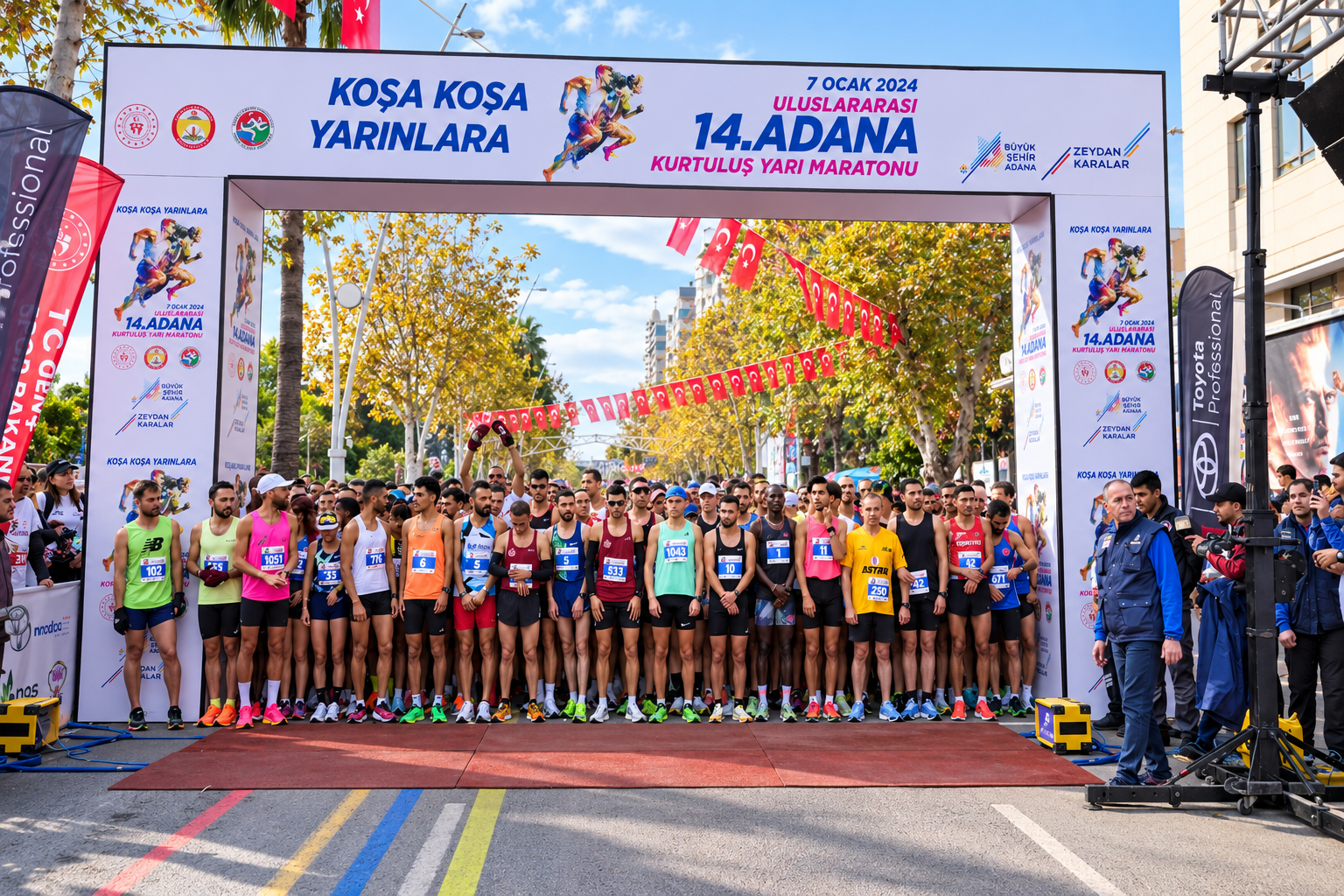 Geçmiş yılların Adana Kurtuluş Yarı Maratonu görselleri