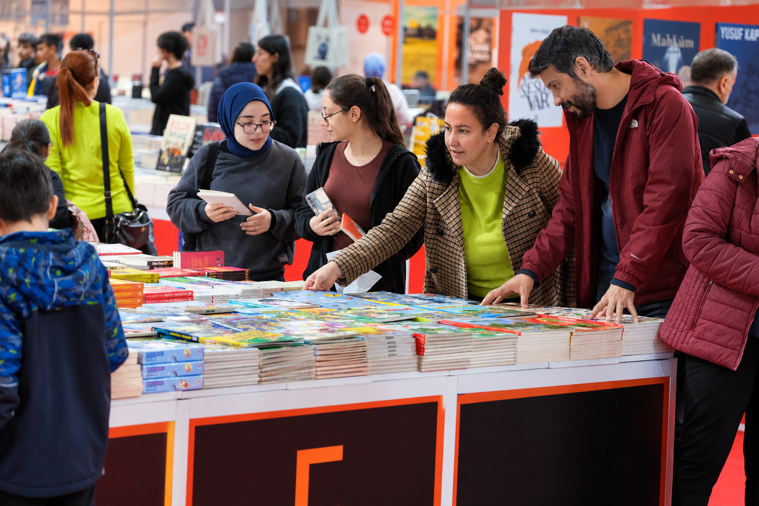Geçmiş yılların Diyarbakır Kitap Fuarı görselleri