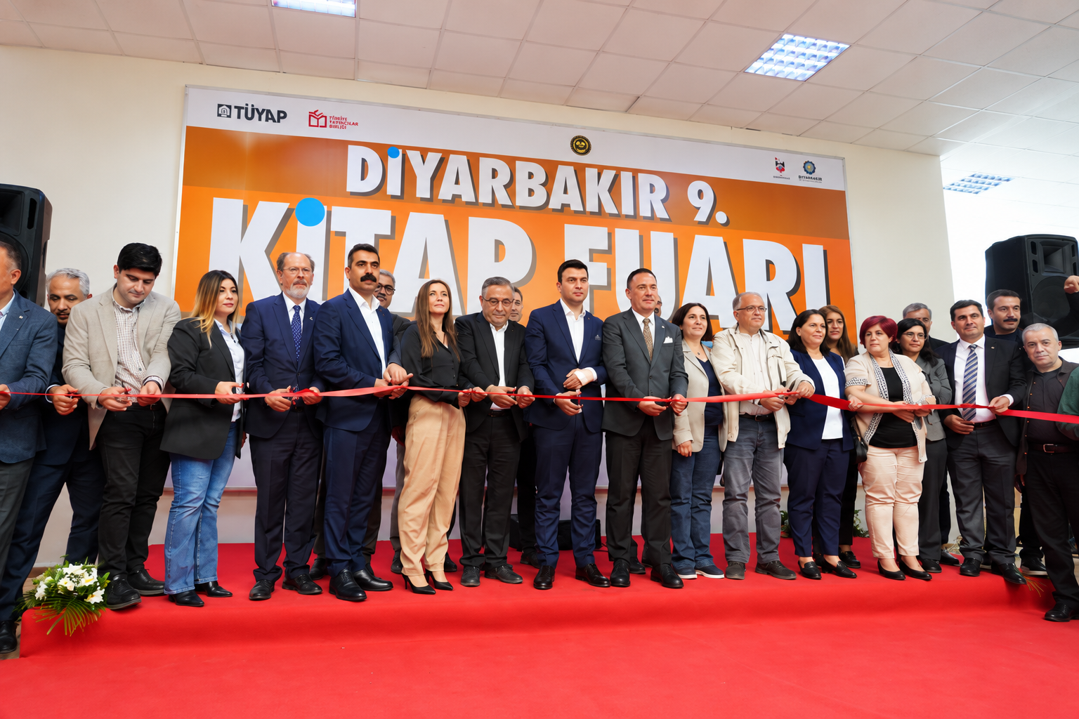 Geçmiş yılların Diyarbakır Kitap Fuarı görselleri