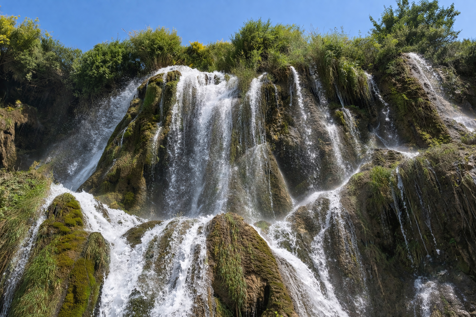 Girlevlik Şelalesi