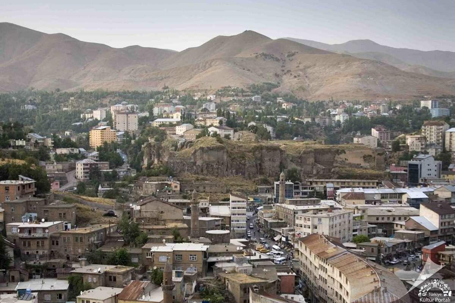 Bitlis Kalesi: Şehir Merkezinde Tarihi Seyir Durağı — Bitlis kültür rotası görseli