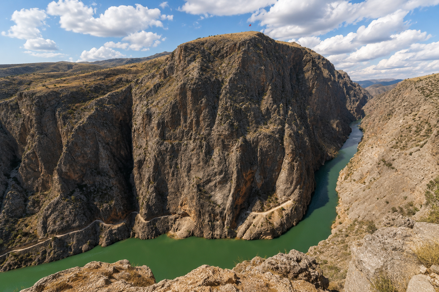 Dağların Arasında Kaybolan Fırat: Kemaliye Karanlık Kanyon — Erzincan kültür rotası görseli