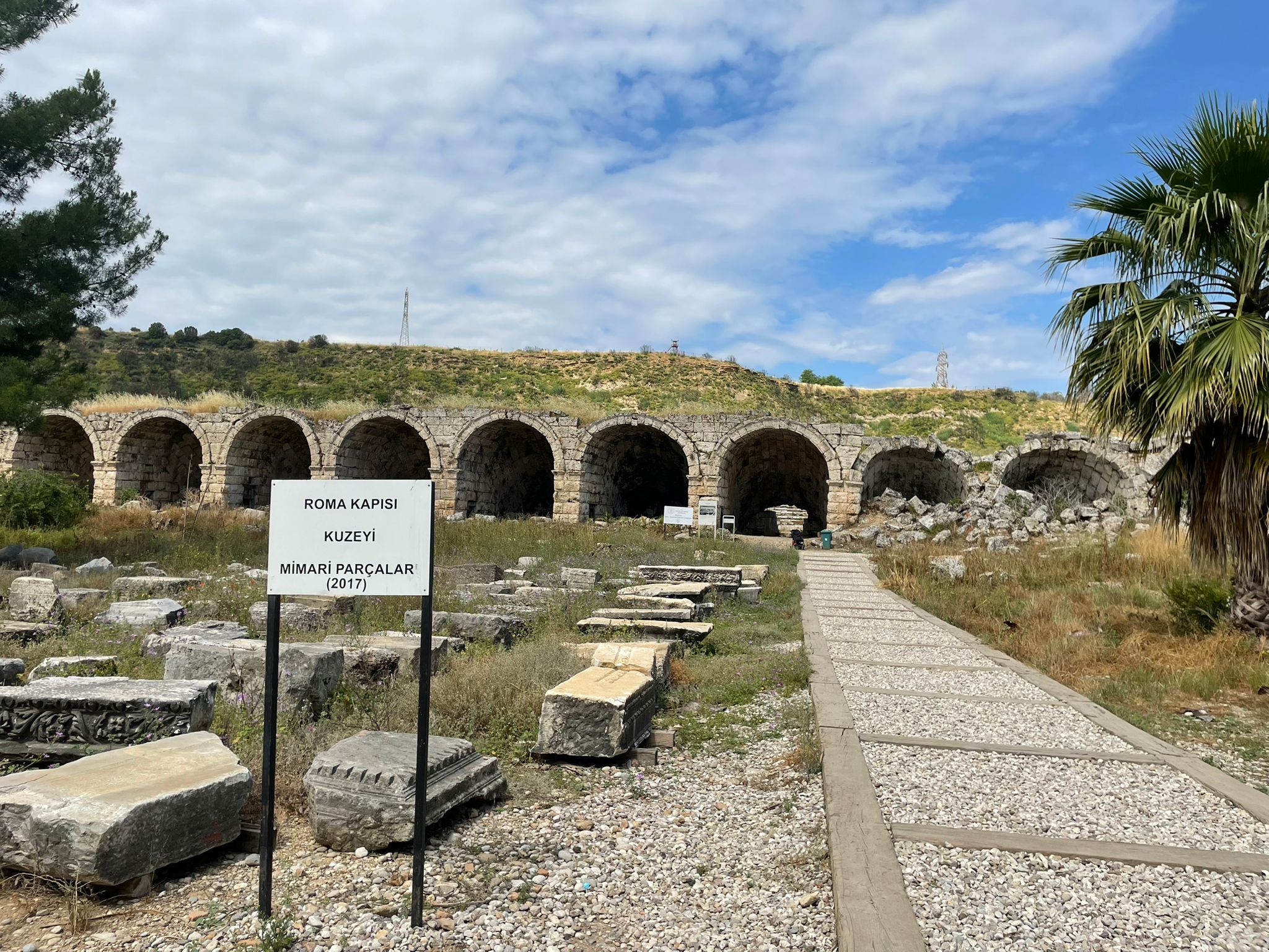 Perge’de İlk Adımlar: Zamanda Yolculuk Hissi