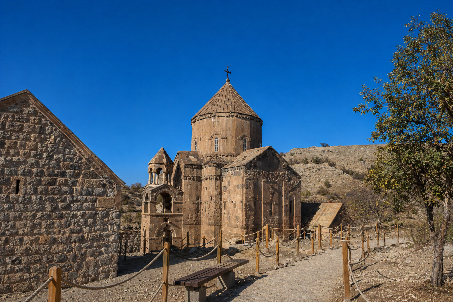 Akdamar Adası ve Kilisesi: Van Gölü’nün Ortasında Yüzyıllık Miras — Van kültür rotası görseli