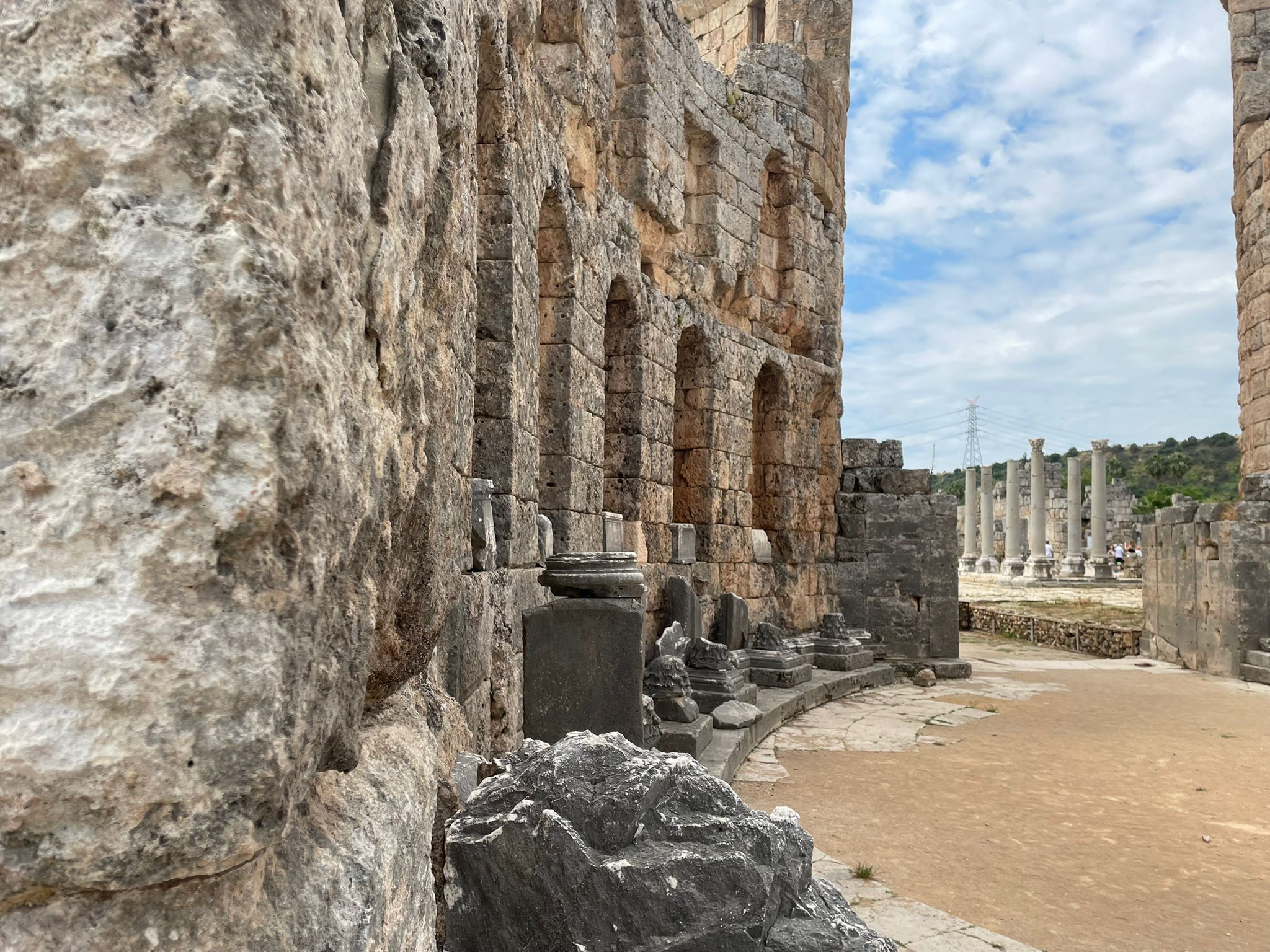 Perge’nin Atmosferi Neden Bu Kadar Etkileyici?