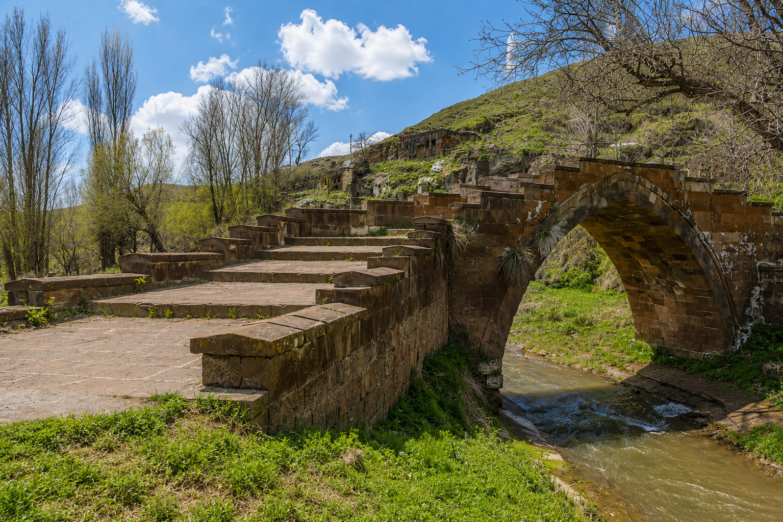 Ahlat k&uuml;mbetleri