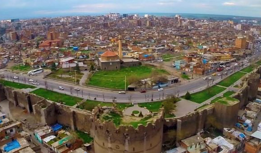 Diyarbakır'ın Sur ilçesindeki tarihî surlar