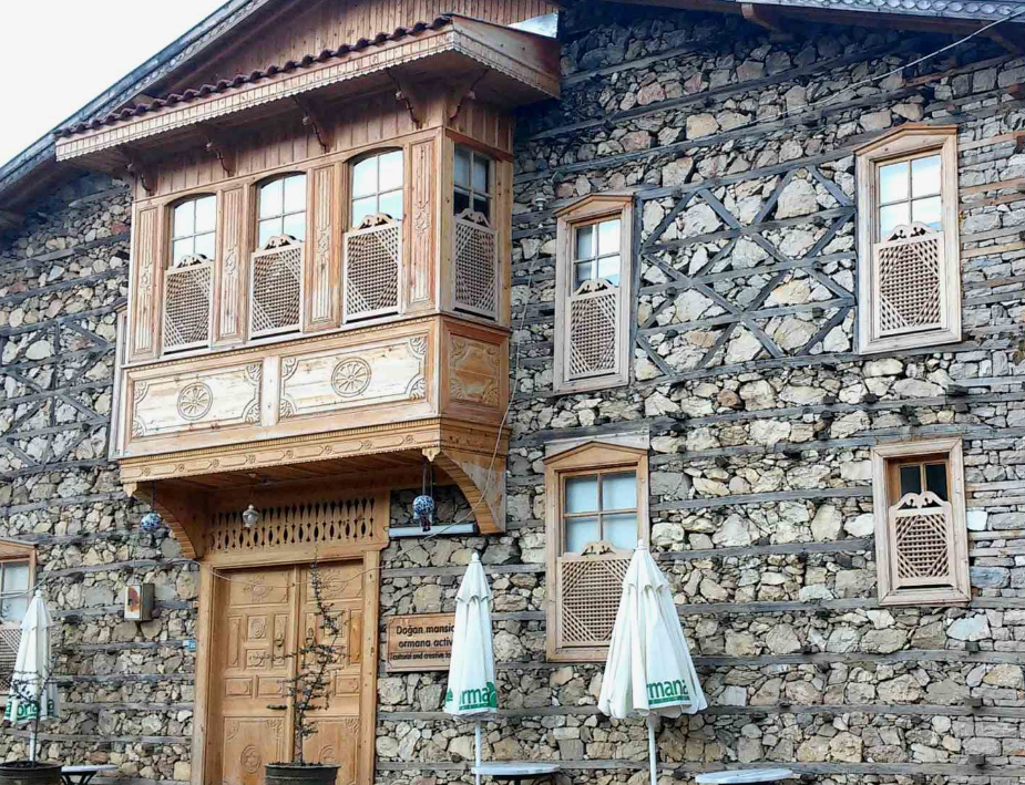 Ormana Düğmeli Evleri görseli